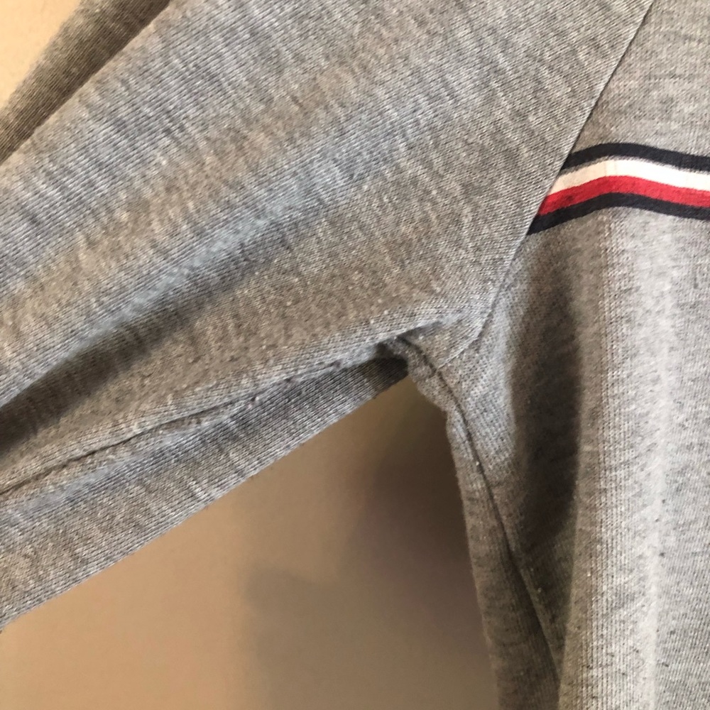 $6❤️Bundled Tommy Hilfiger Top - Picture 4 of 5